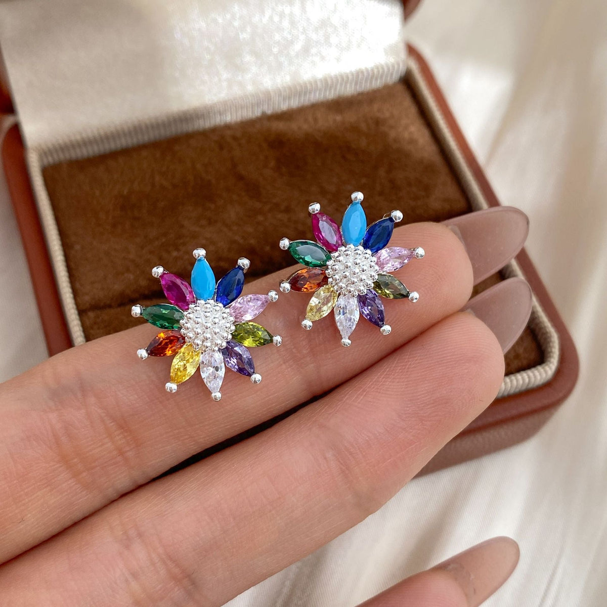 Unique Personality Colorful Crystals Small Flower Integrated Affordable Luxury Ear Clip