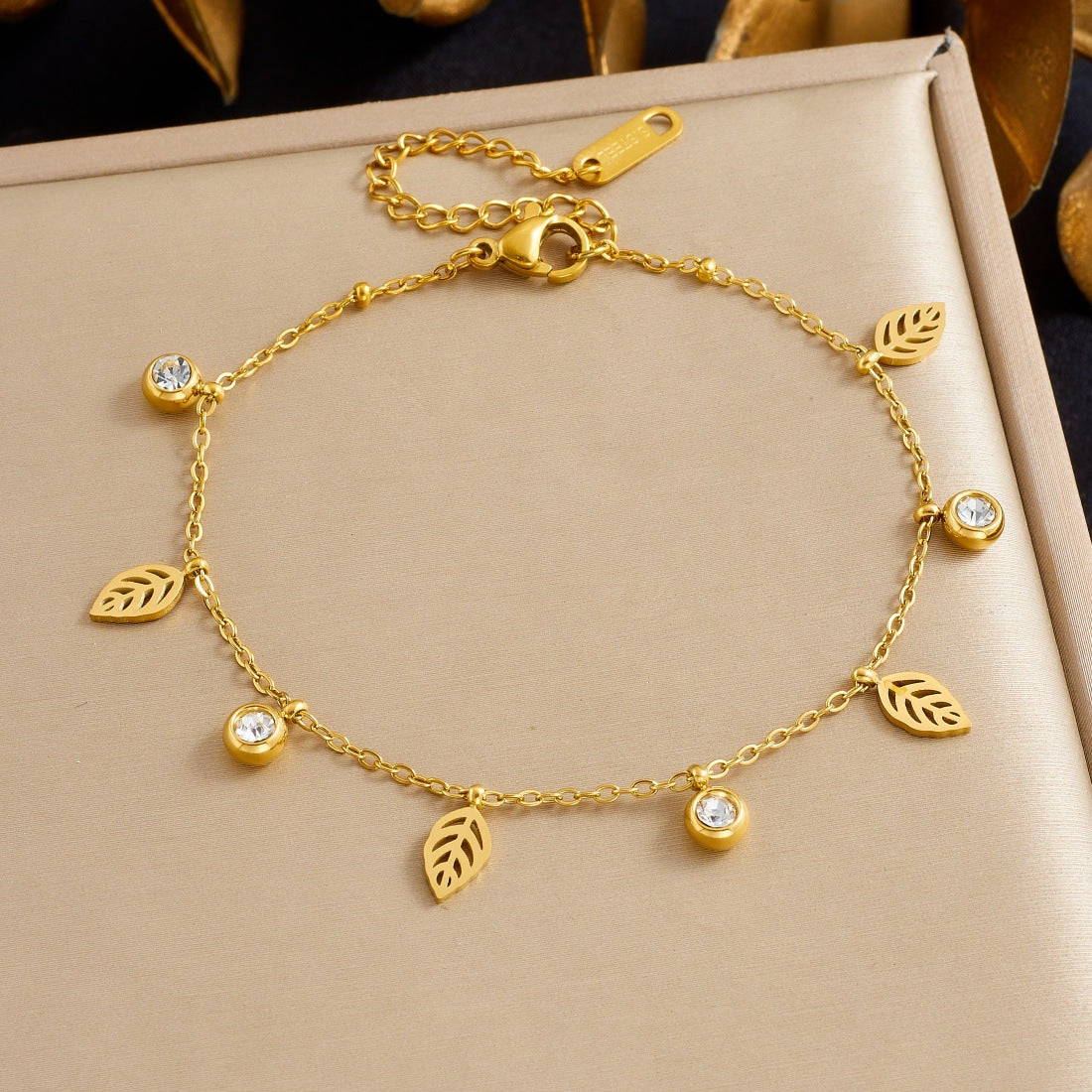 Fashion Simple Gold-plated Diamond Round Hollow Bracelet