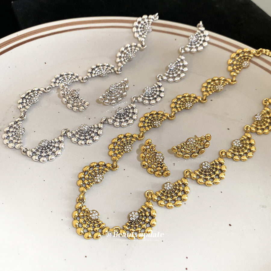 Studded Hollow Round Medieval Personality Fashion Suit Light Luxury Necklaces