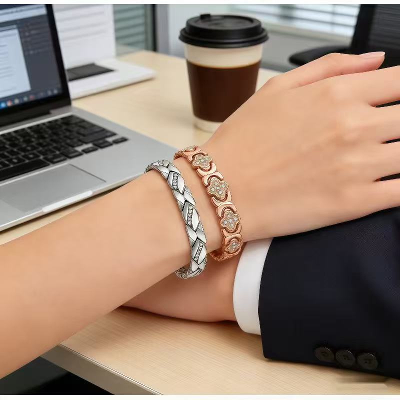 Women's Magnet Affordable Luxury Fashion Clover Alloy Diamond Single Bracelet