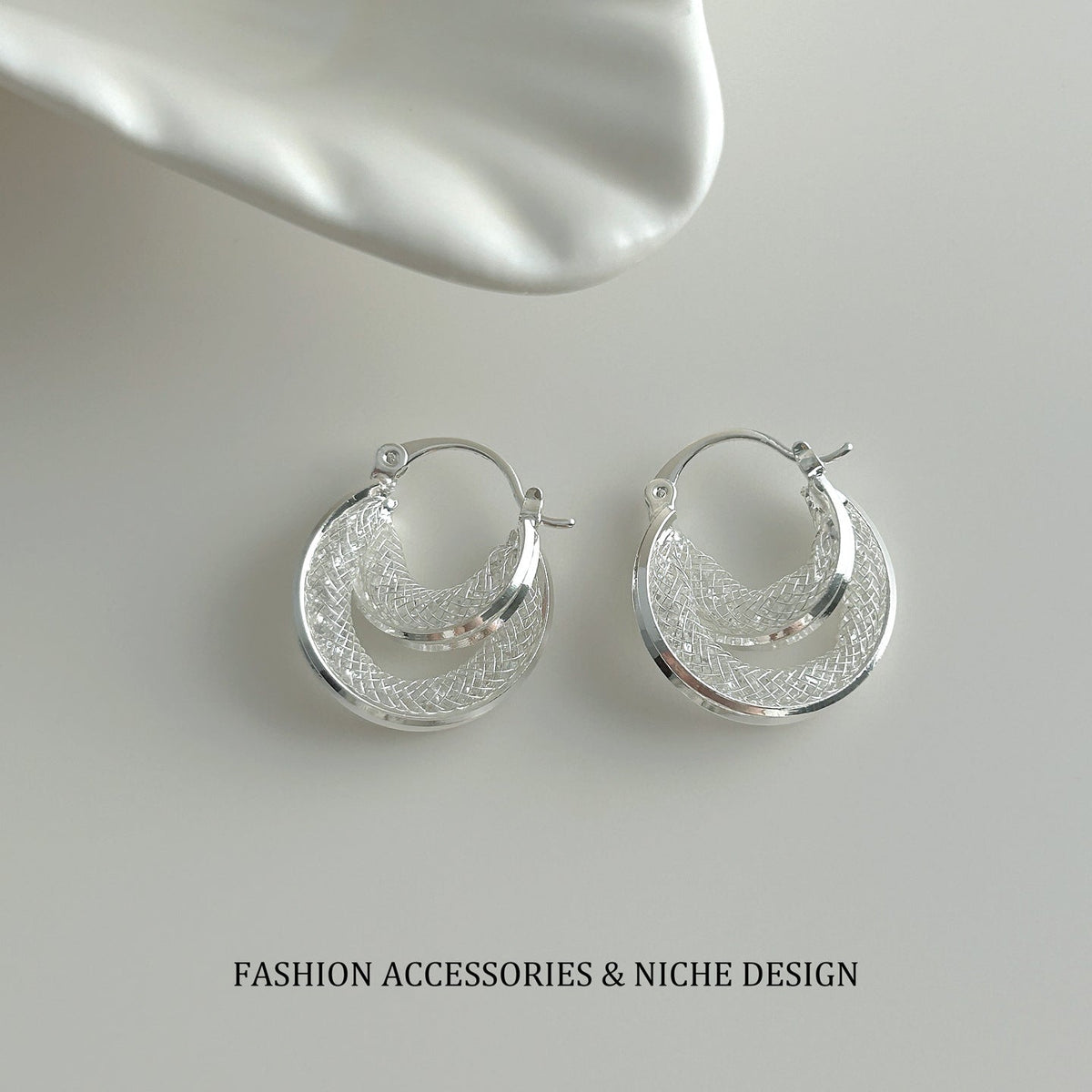 Women's Ear Clips French Style High Sense Minimalist Design Fashion Stud Earrings