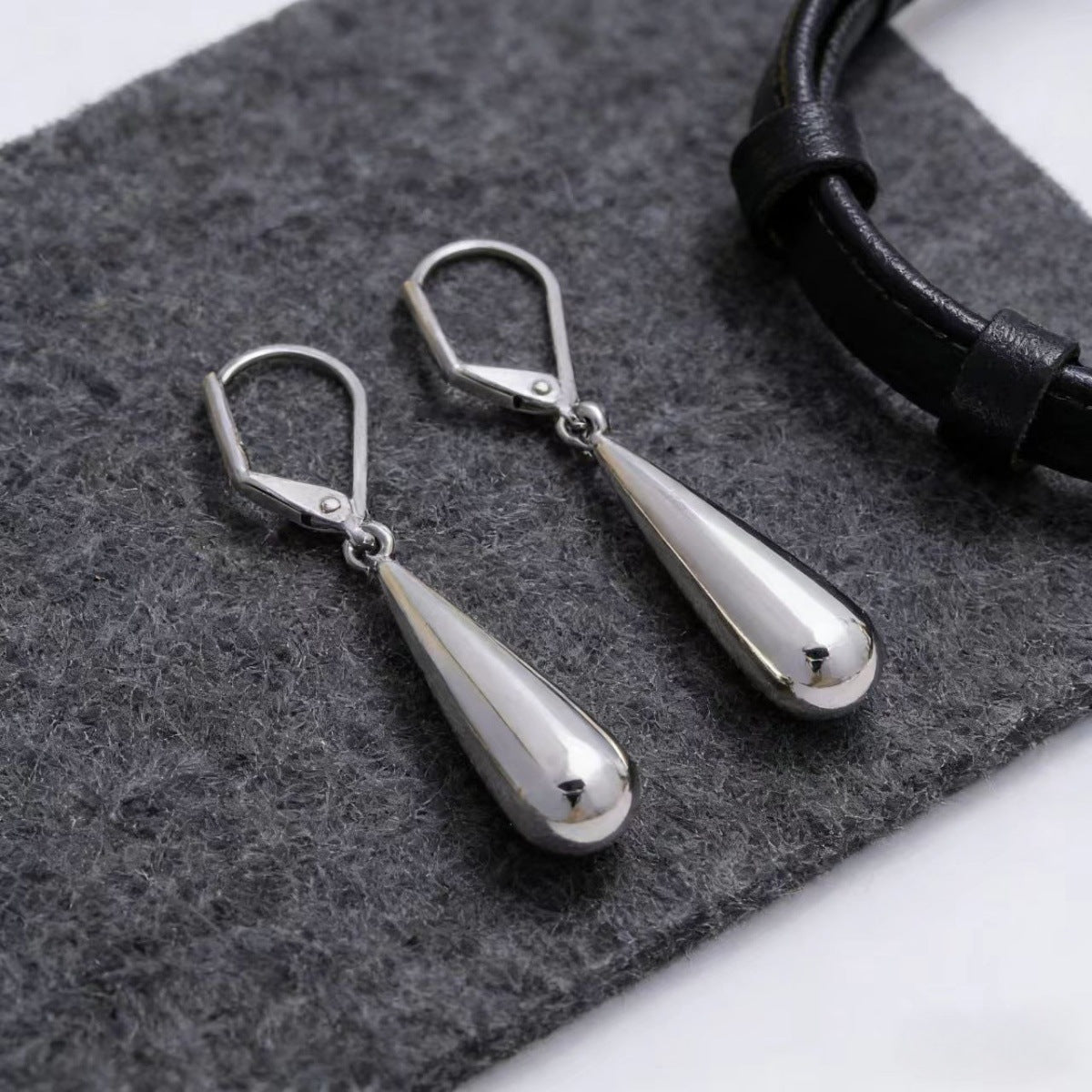 Women's Drops High-grade Metallic Mild Luxury Retro Earrings