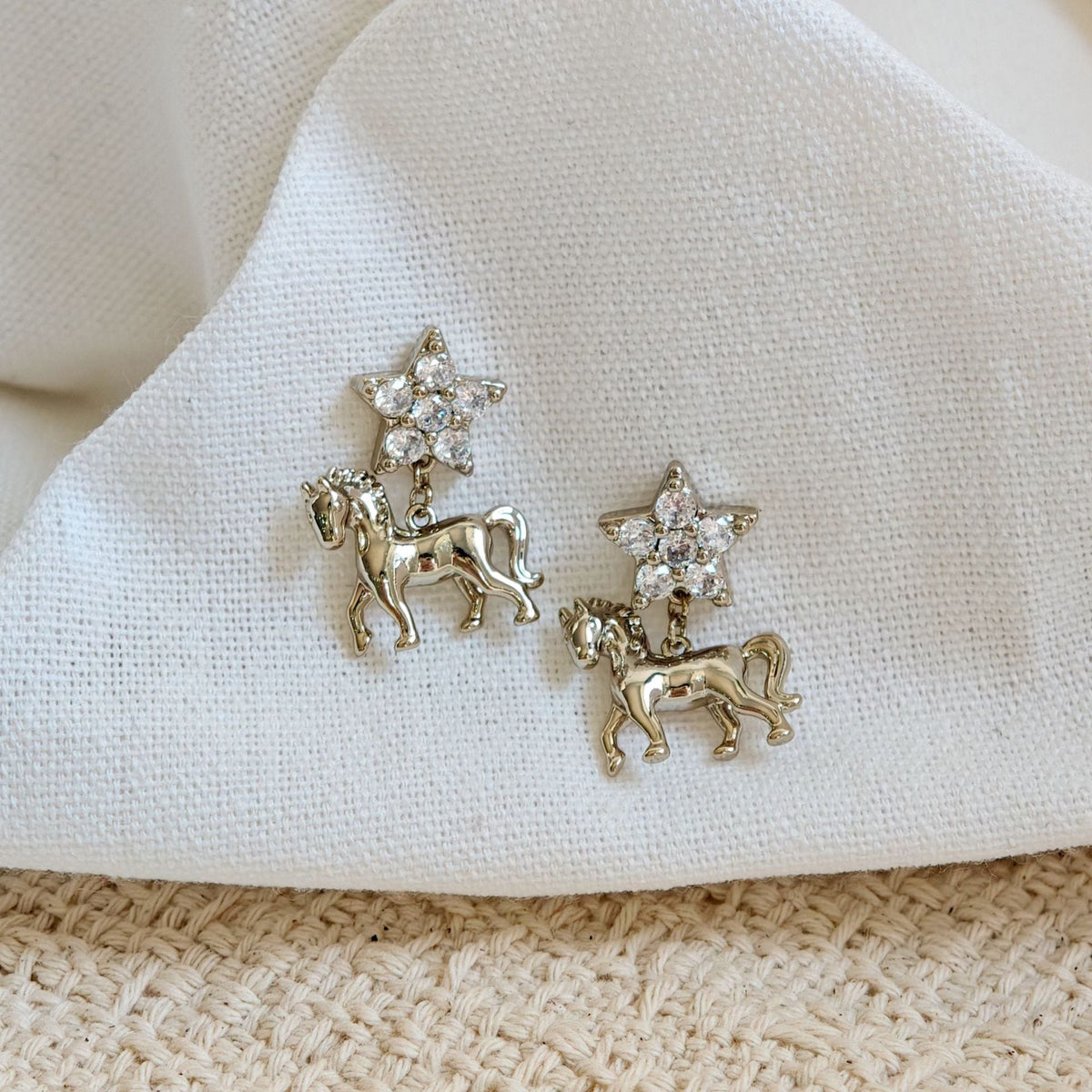 Light Luxury Exquisite Sparking Zirconium Pony Eardrops Design Horse Life Rings