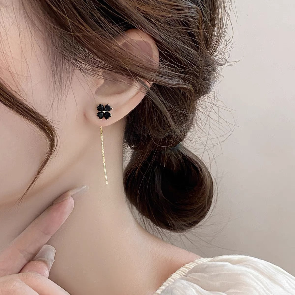 Black Clover Ear Lines Female Light Luxury Minority Design Sense Earrings