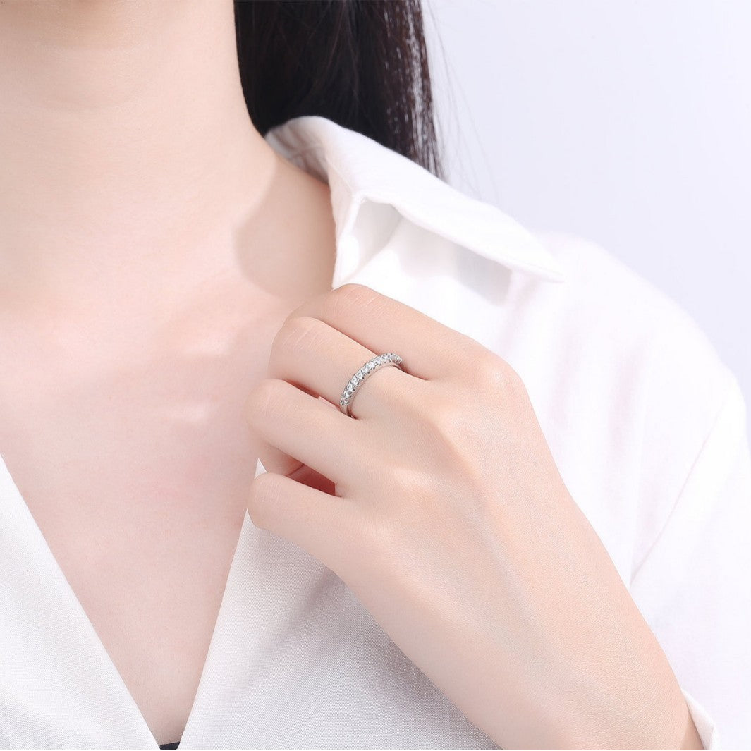 Women's Artificial Diamond High Carbon Rhinestone Simple Fashion Half Straight Rings