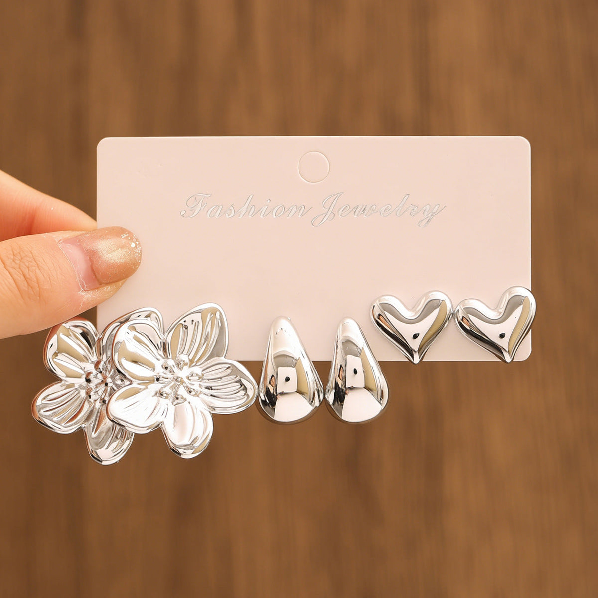 Vintage Geometric High-grade Flower Heart Shaped Earrings
