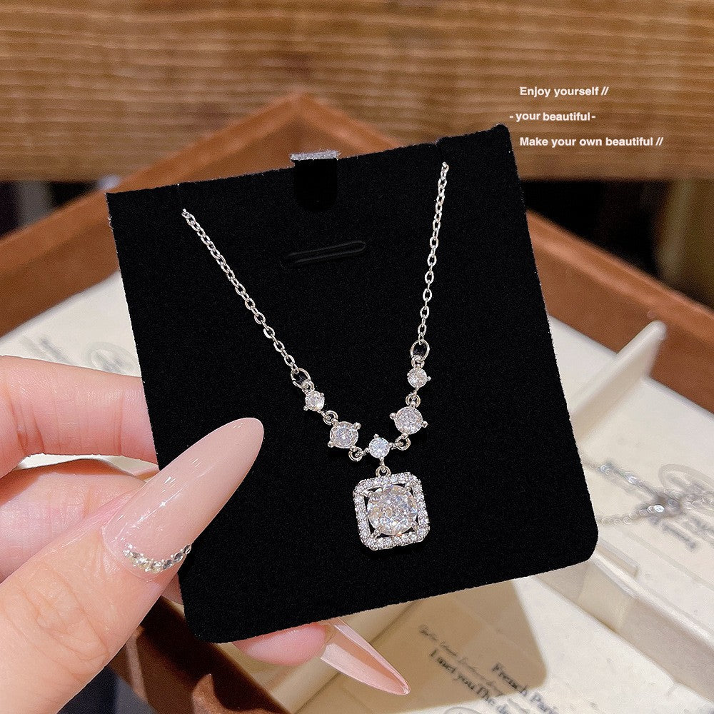 Women's High-grade Style Niche Design Commuter Sugar Exquisite Clavicle Necklaces