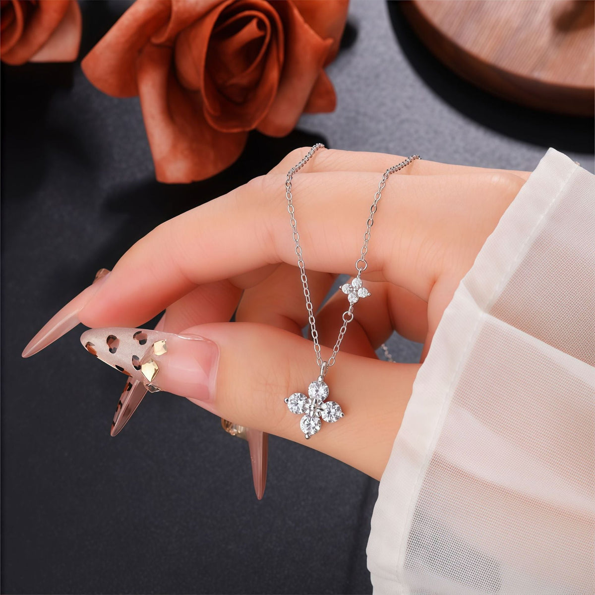 Sier Clover Light Luxury Temperament Versatile High Sense Sterling Clavicle Necklaces