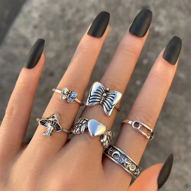 Alloy Chain Vintage Crying Face Poker Hollow Love Ring