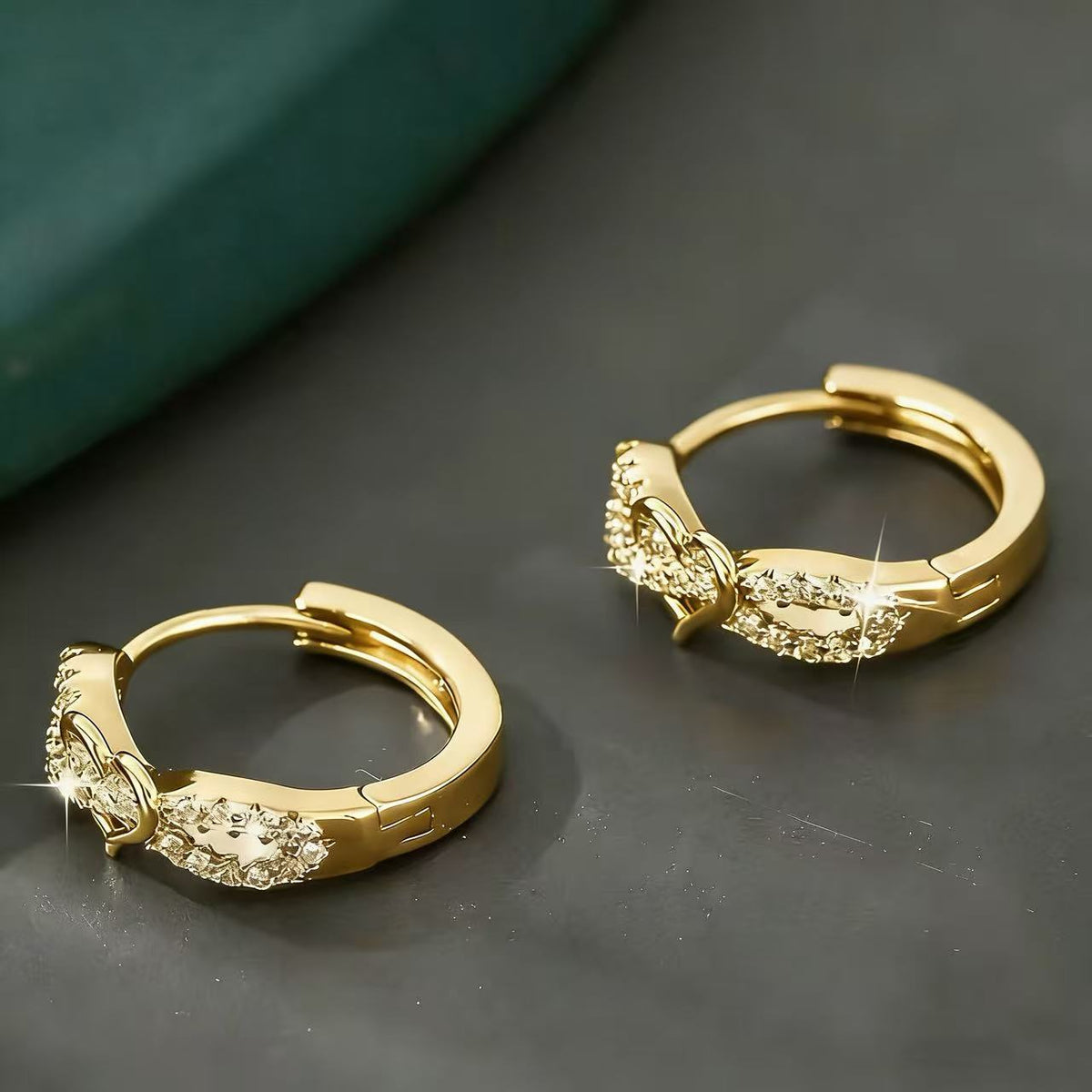 Women's Refined Zircon Light Luxury High-grade Sense Commute Face Slimming Heart-shaped Earrings