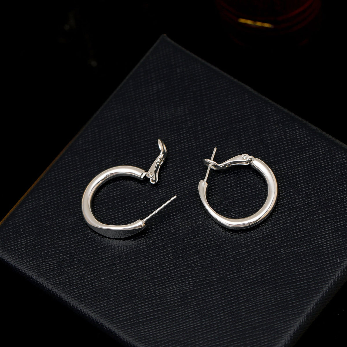 French Style Ear Light Luxury High Sense Beautiful Circle Clip Earrings
