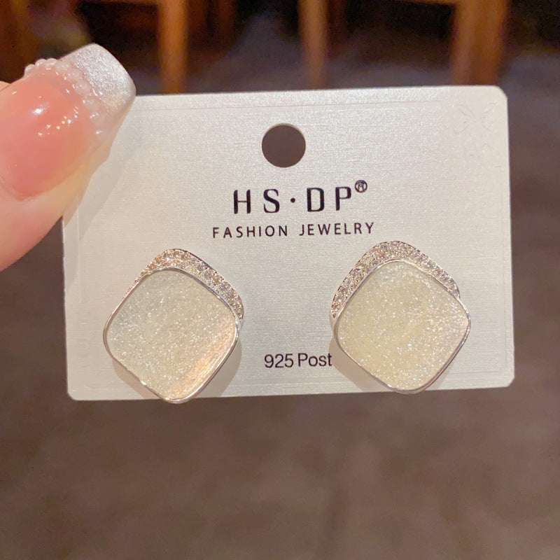 Thick Sier Beige Mixed Color Oil Rhombic Ear Temperament Entry Earrings