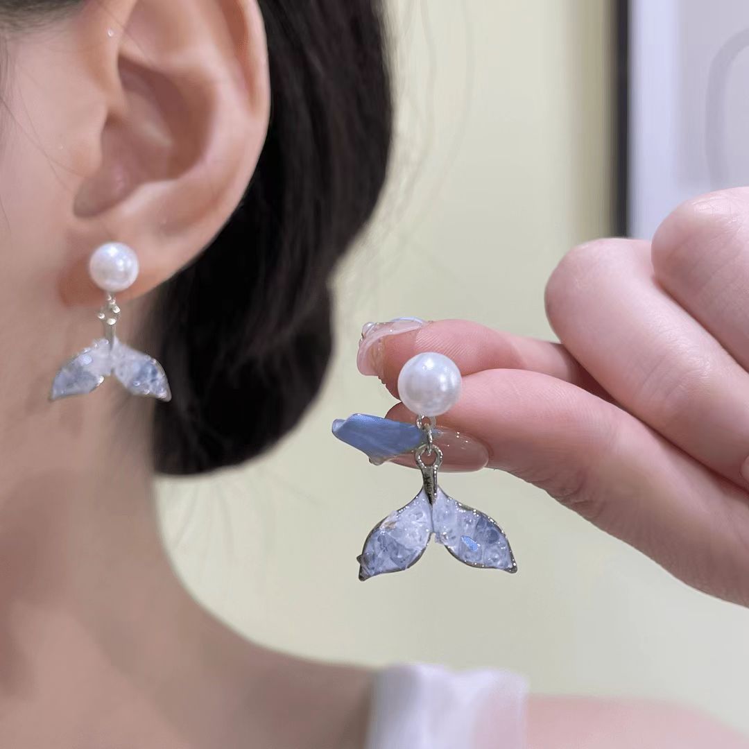 Women's Crystal Butterfly Elegant High-grade Sier Needle Light Luxury Earrings