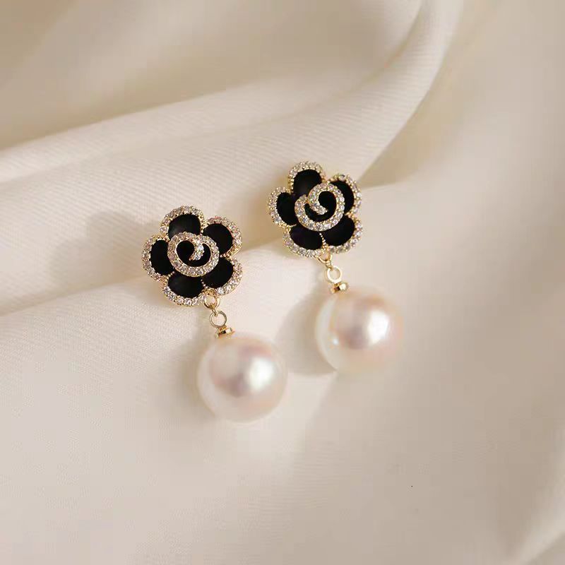 Women's Black Camellia High-grade Light Luxury Minority Rose Clavicle Necklaces