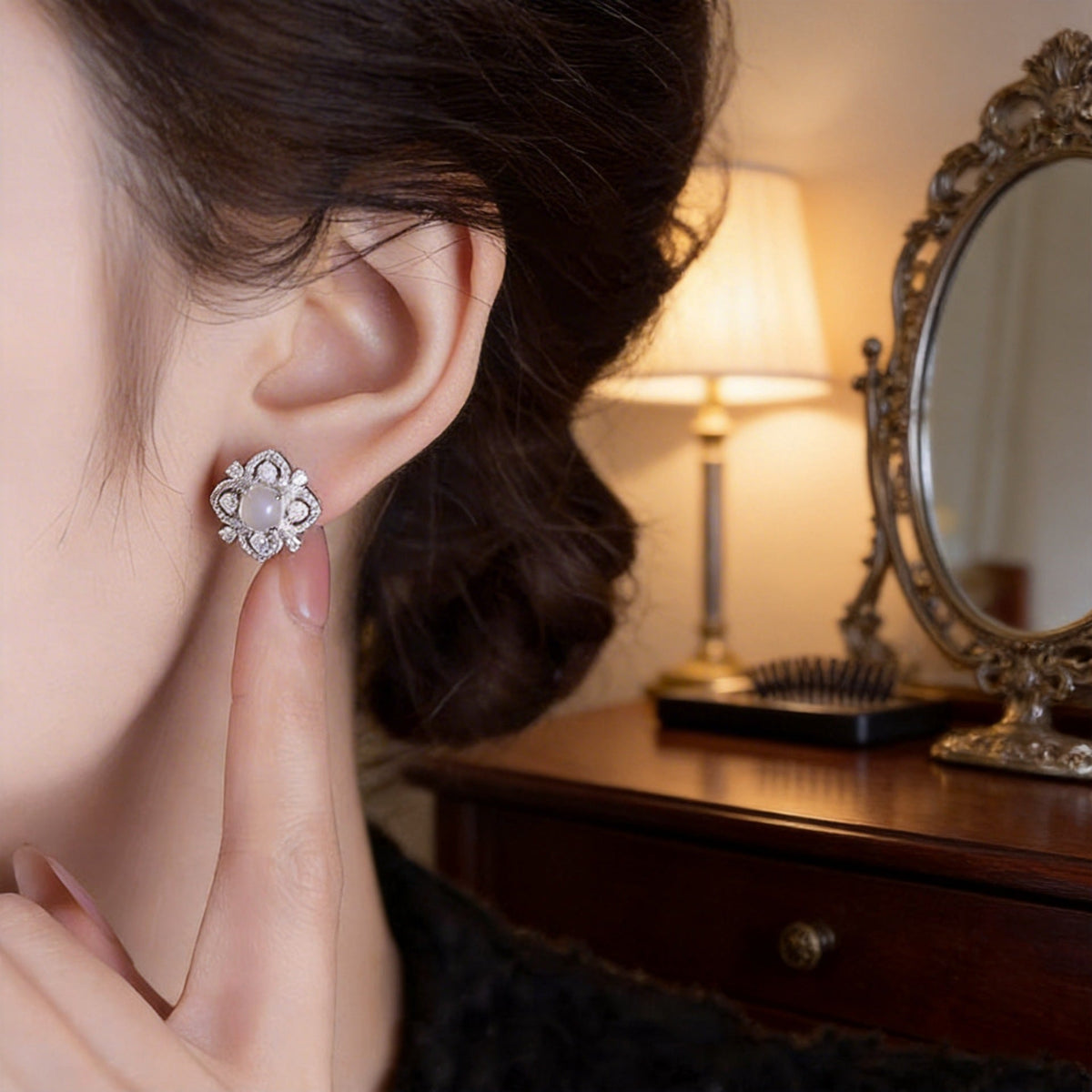 Hollow Stars Zircon Imitation White Chalcedony Full Diamond Flower Niche Stud Earrings