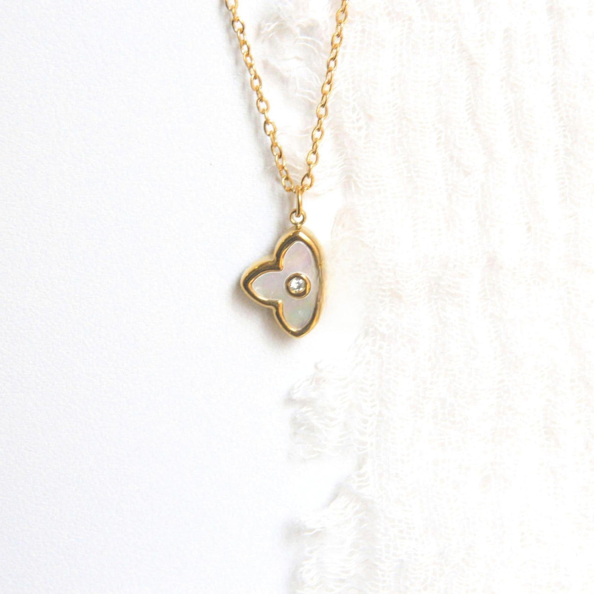 Lucky Four-leaf Flower Inlaid Fritillary Titanium Steel Clover Female Necklaces