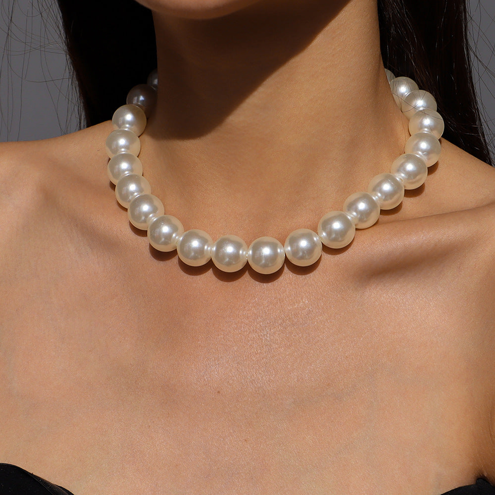 Women's Elegant Retro Fashion Exaggerated Pearl Geometric Necklaces