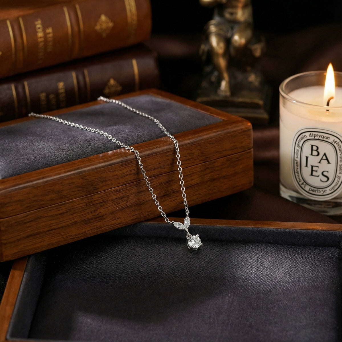 Women's Light Luxury Inlaid Zircon Clavicle Chain Necklace