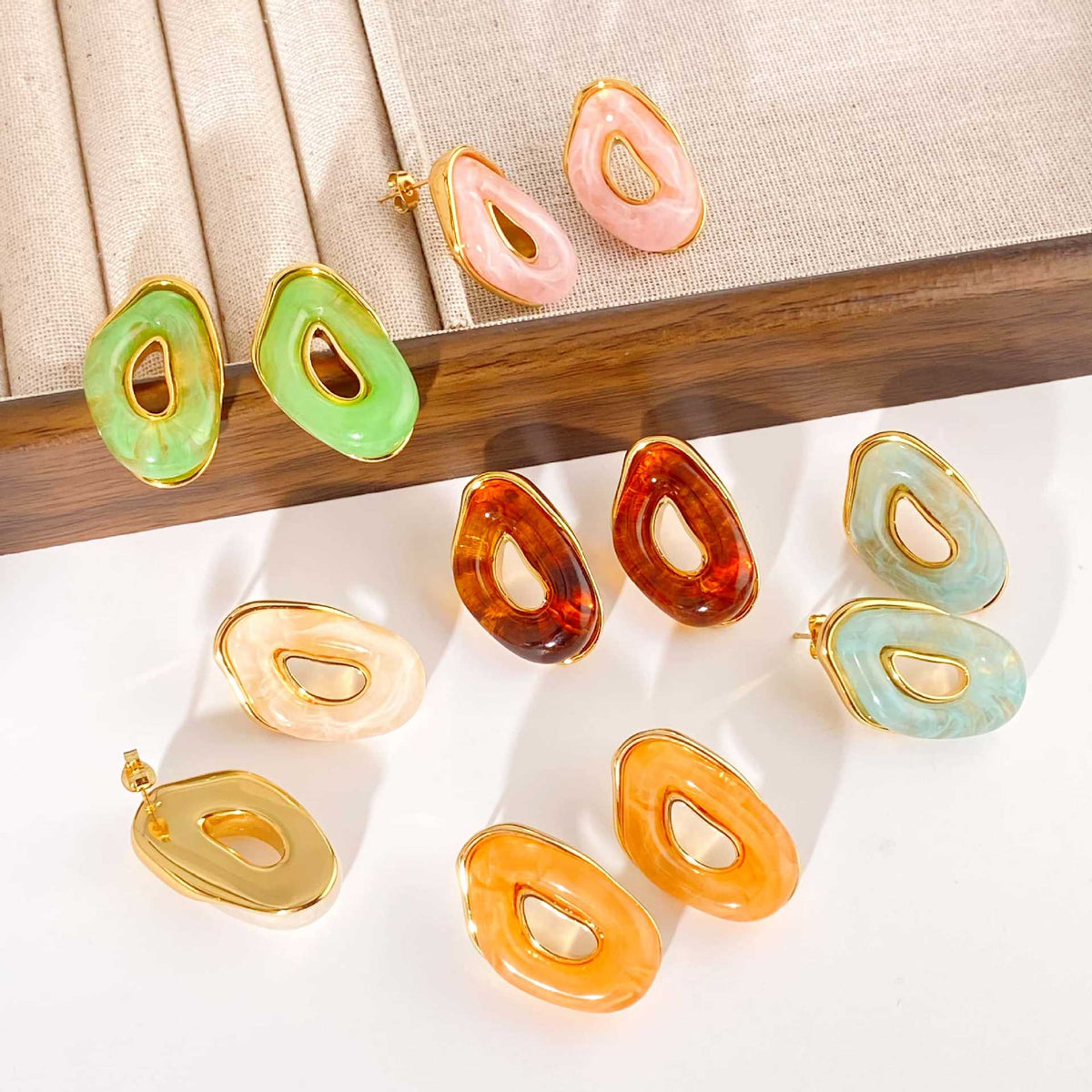Women's Retro Irregular Niche Design Color Resin Light Luxury Temperament Rings