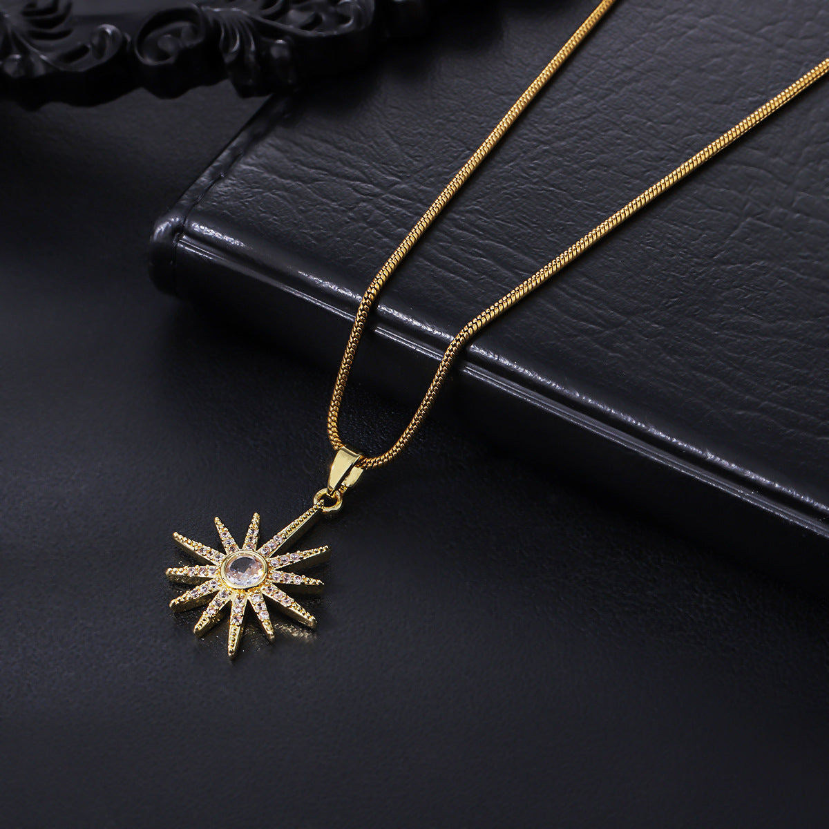 Full Diamond Niche Fashion Temperament Clavicle Chain Light Luxury Necklace