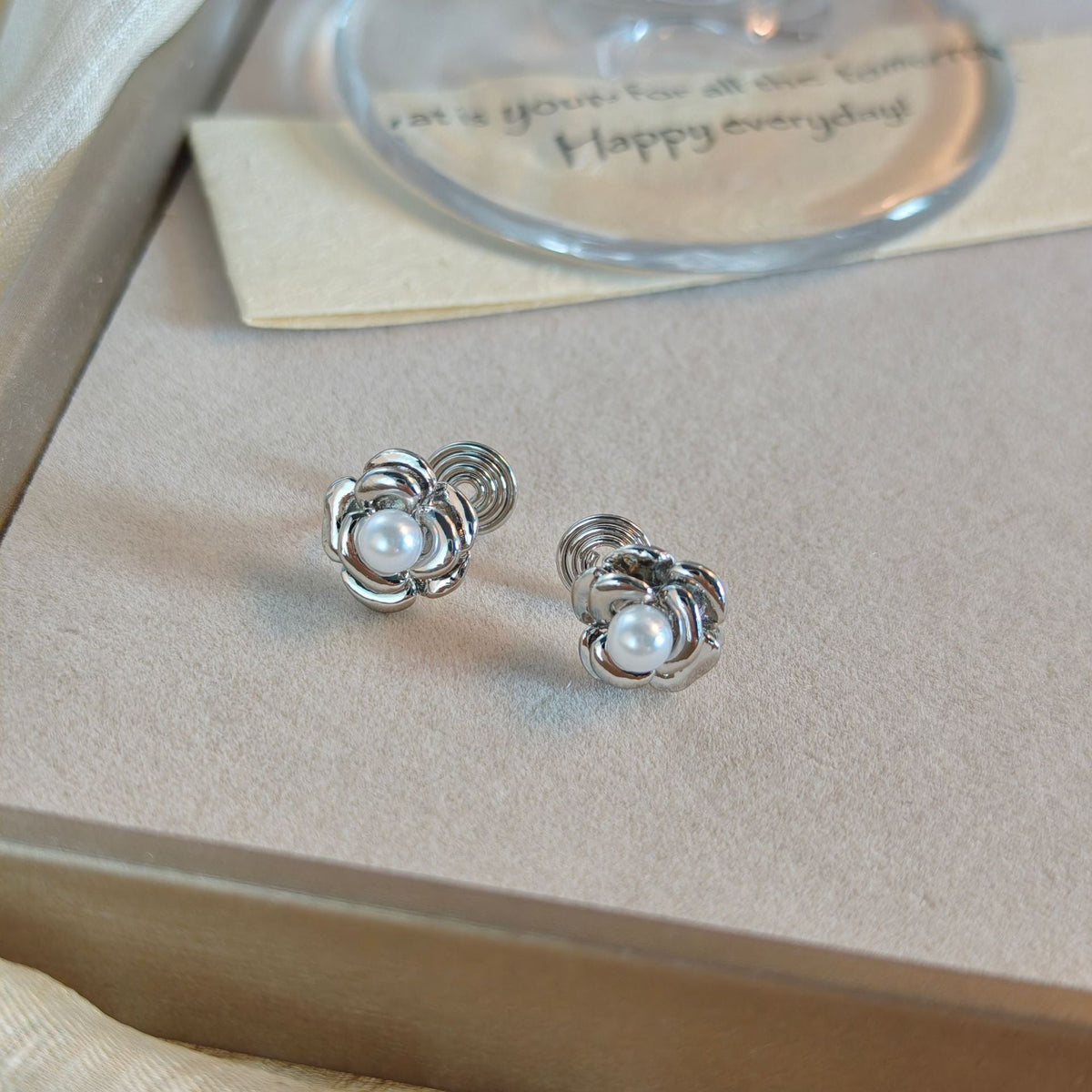 Mosquito Coil Flower Pearl Butterfly Design Light Luxury High-grade Female Ear Clip