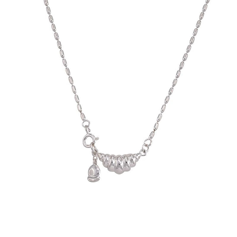Sier Light Luxury Croissant Female Niche Necklaces