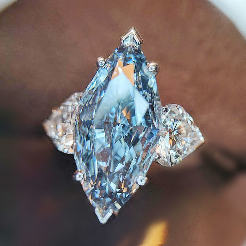 Women's Pad Blue Horse Eye Heart-shaped Zircon Ring