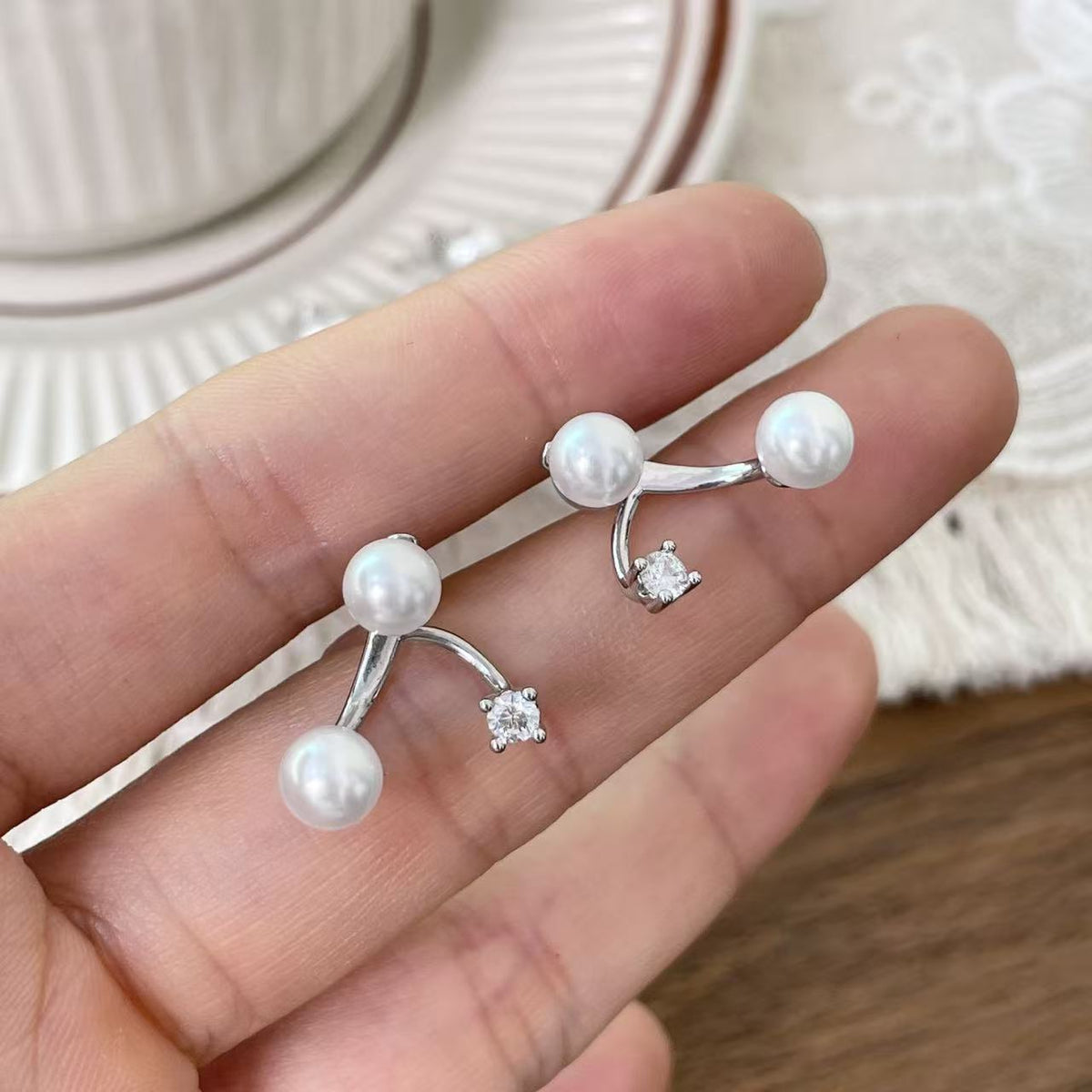Niche Design Unique High-grade Star Point Sporadic Pearl Asymmetric Starry Stud Earrings