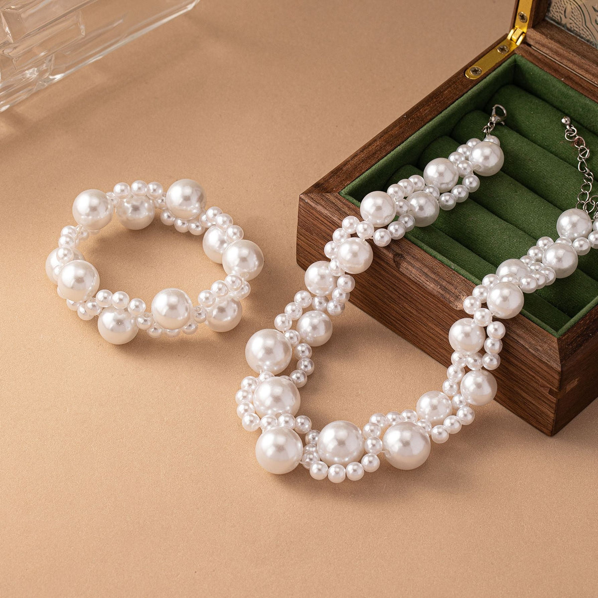 Exaggerated One Glass Beaded White Niche Jewelry Set