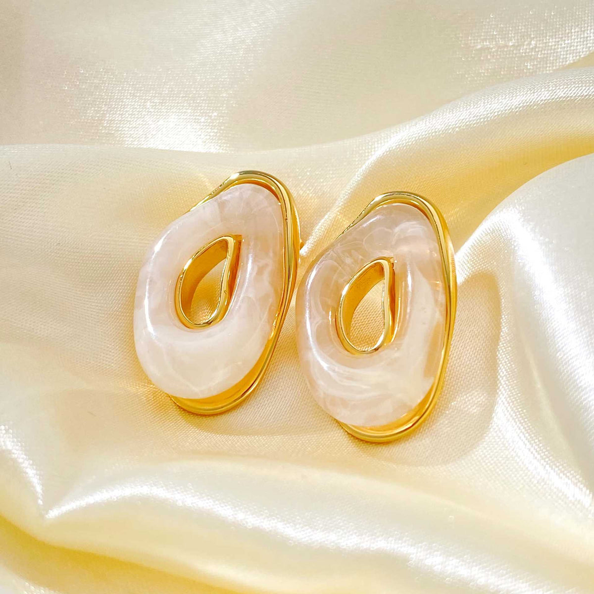 Women's Retro Irregular Niche Design Color Resin Light Luxury Temperament Rings