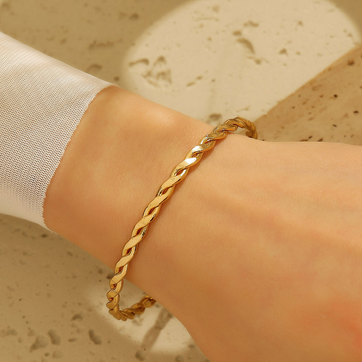 Winding Hollow Open-end High-grade Light Luxury Bracelets