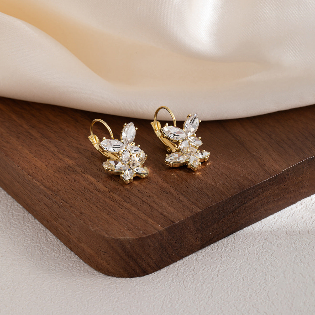 Needle Light Luxury French Pearl Retro Design Cat Eye Star Stud Earrings