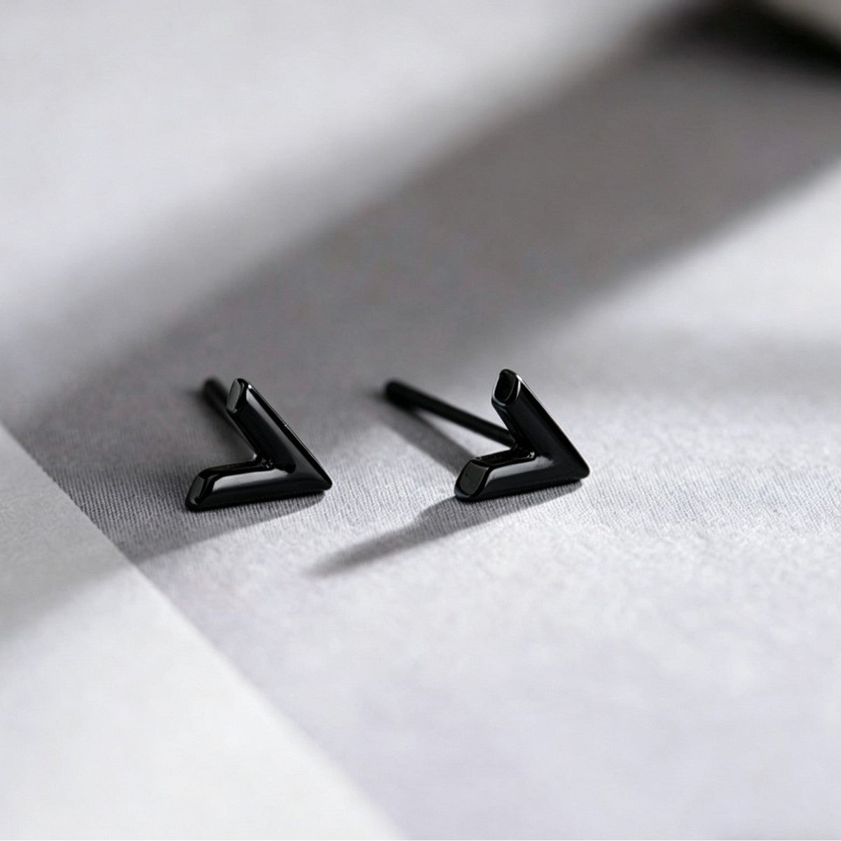 Yan Text Small V-shaped Female Minority Mini Alphabet Rings