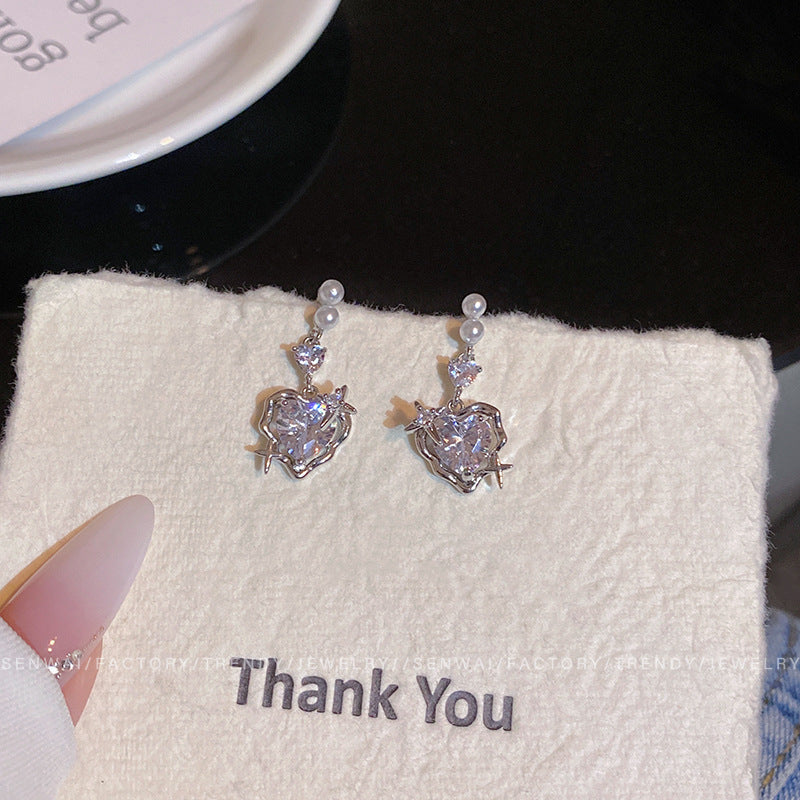 Women's Sweet Cool Irregular Heart Pearl Design Earrings