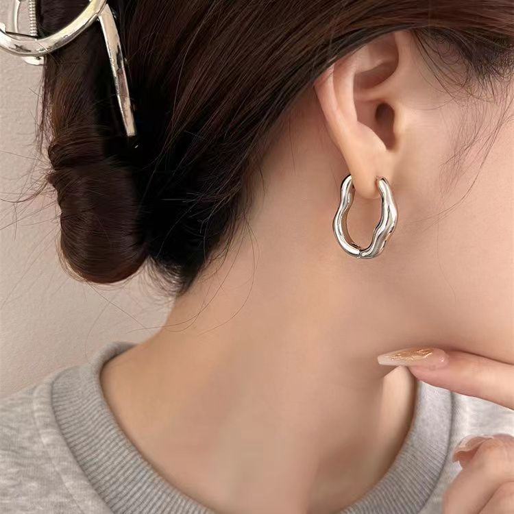 Women's Temperamental Irregular Geometric Ear Clip Light Luxury Minority High-grade Stud Earrings