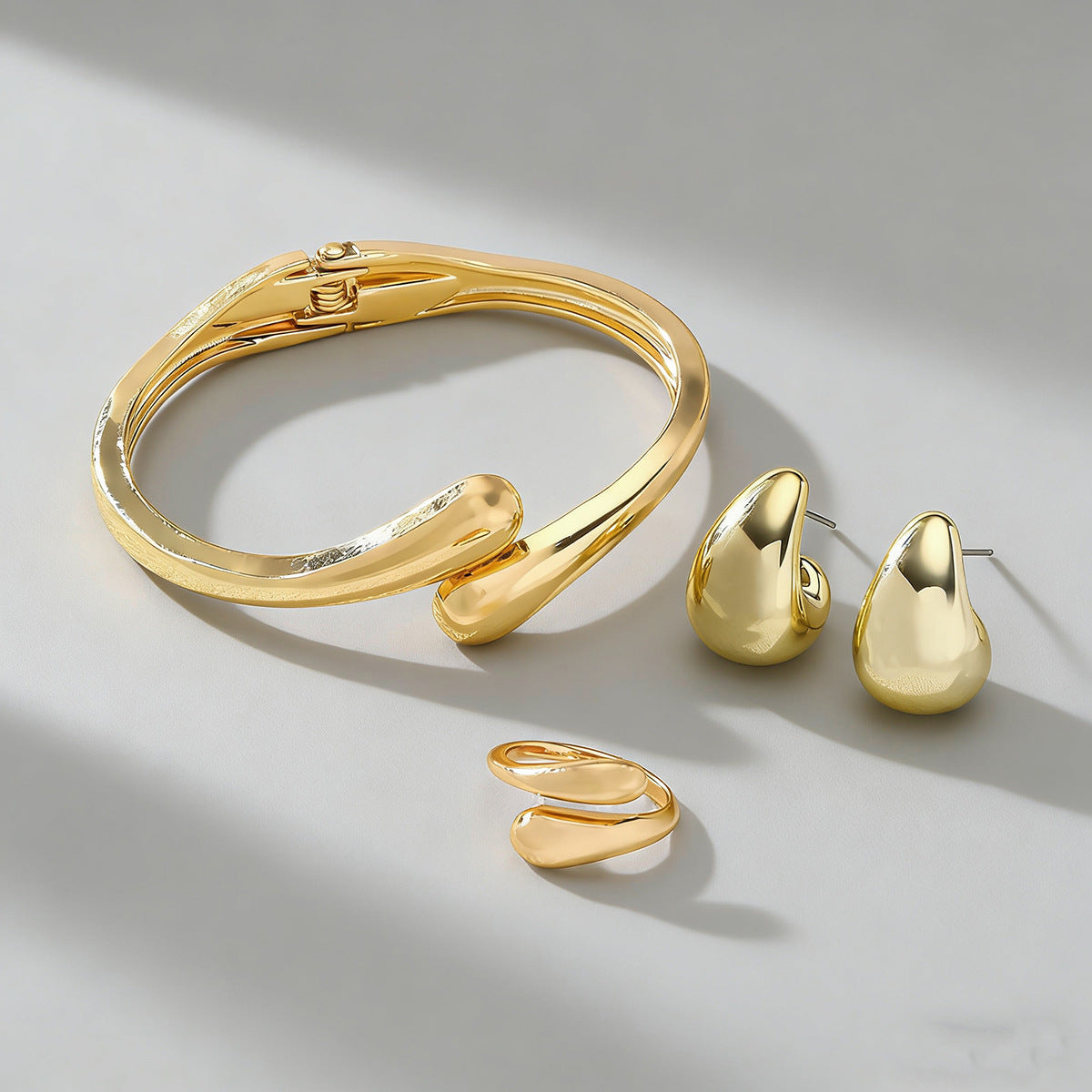 Women's With Geometric Water Drop Spring Open-ended Bracelet