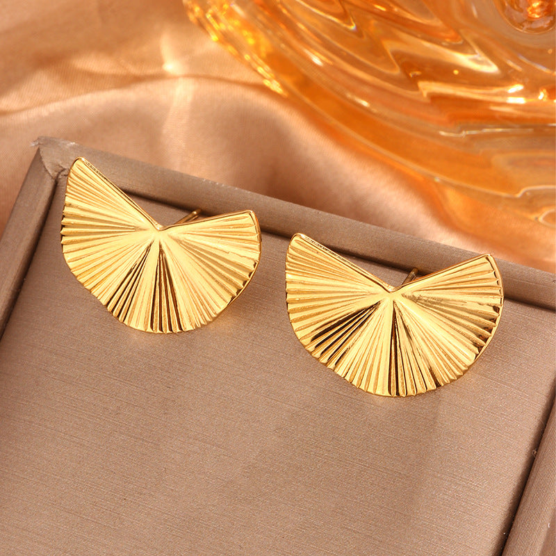 Retro Easy Matching Simple Titanium Steel Gold-plated Irregular Heart Maple Stud Earrings