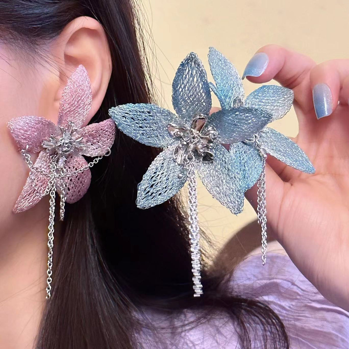 Women's Lace Woven Flower For Exaggerated Classic Style Necklace