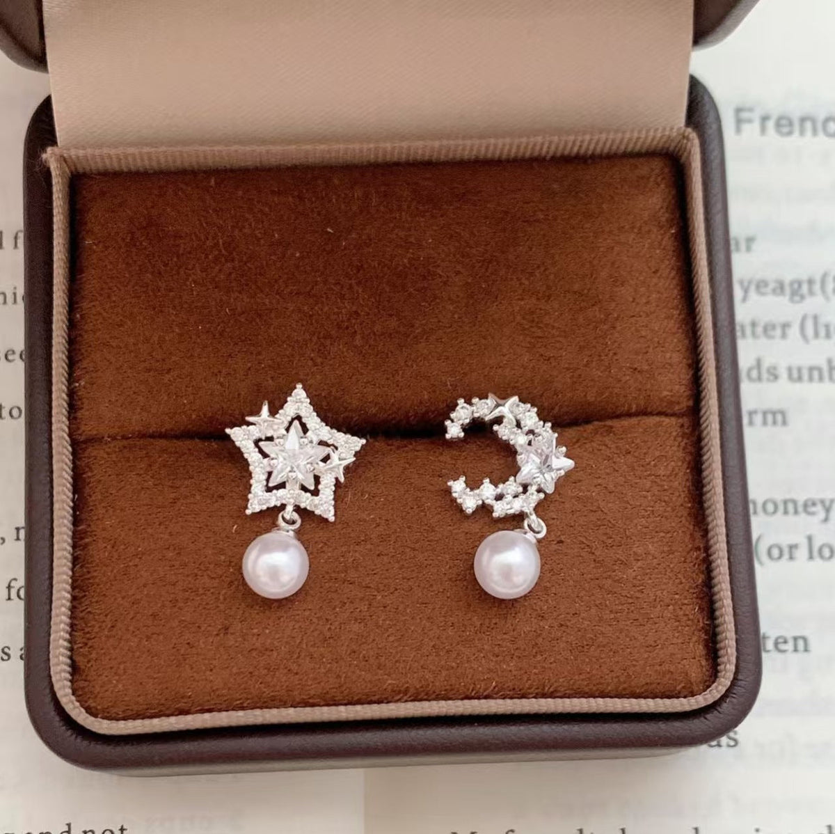 Women's Moon Pearl Asymmetric Light Luxury High-grade Pendants