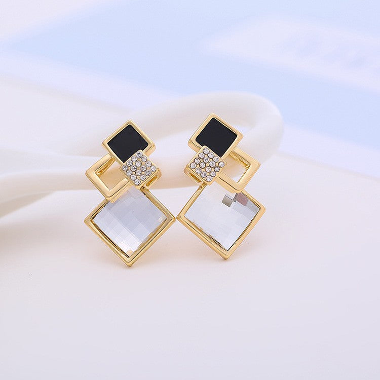 Women's Korean Diamond Crystal Shiny Ear Fashionable Exaggerated Stud Earrings