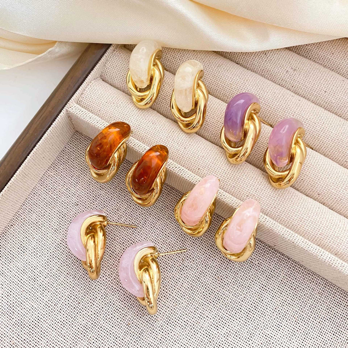 Women's Style Retro Metal Twist Niche Design Gentle Graceful High-grade Earrings