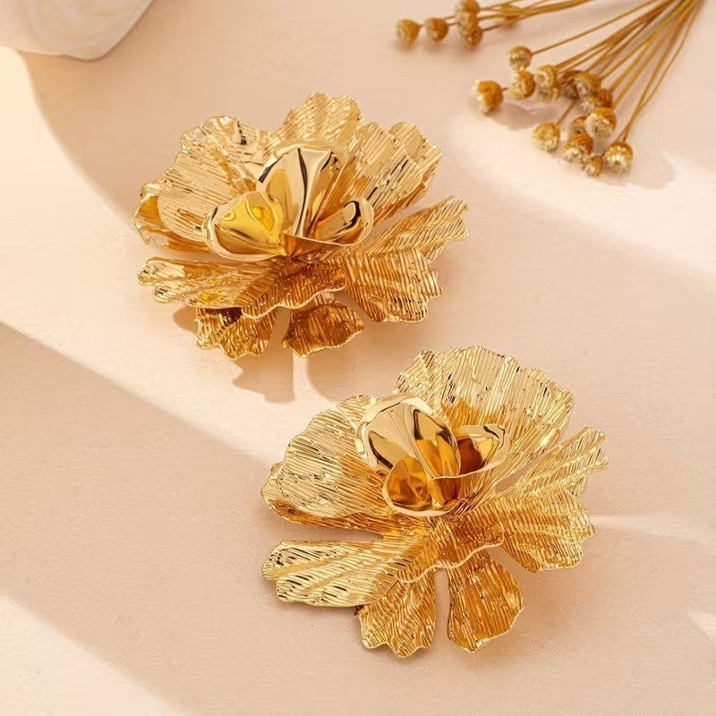 Women's Retro Gold Camellia For Temperamental Minority Rings