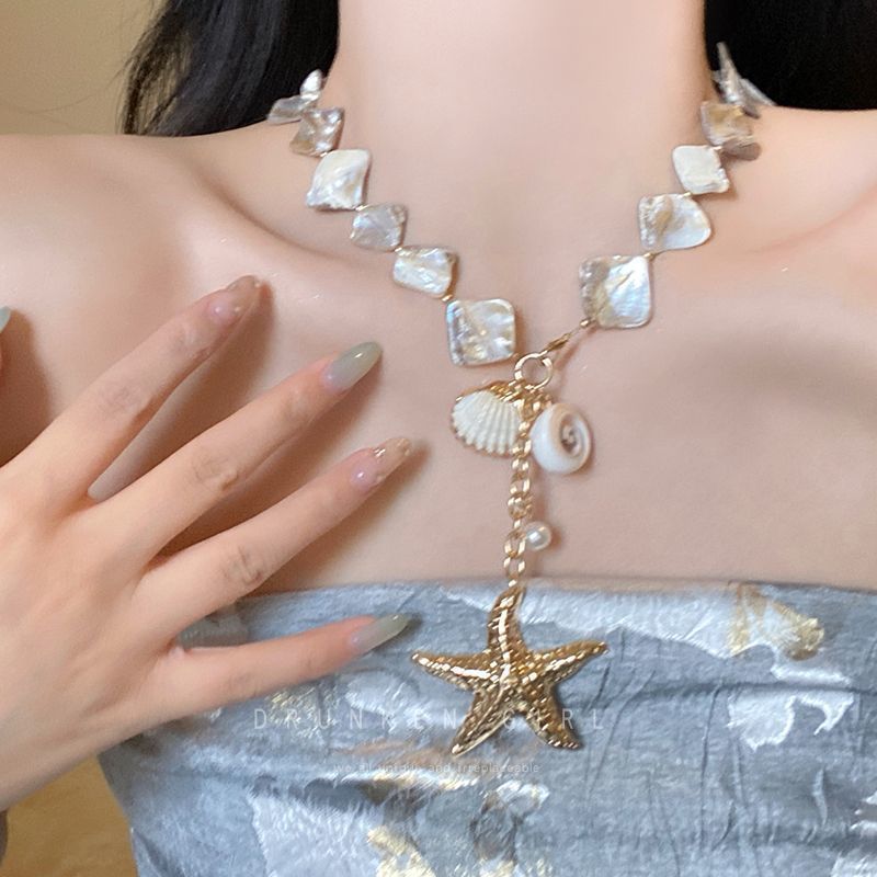 Women's Pearl Shell High-grade Light Luxury Minority Clavicle Necklace