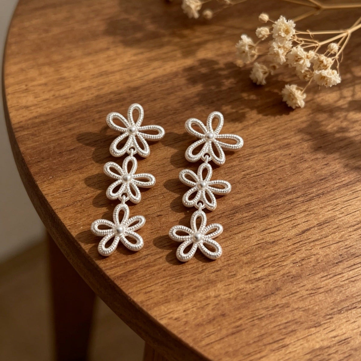 Flower Hollow Tassel Female High-grade Sweet Graceful Fashionable Petal Ear Earrings