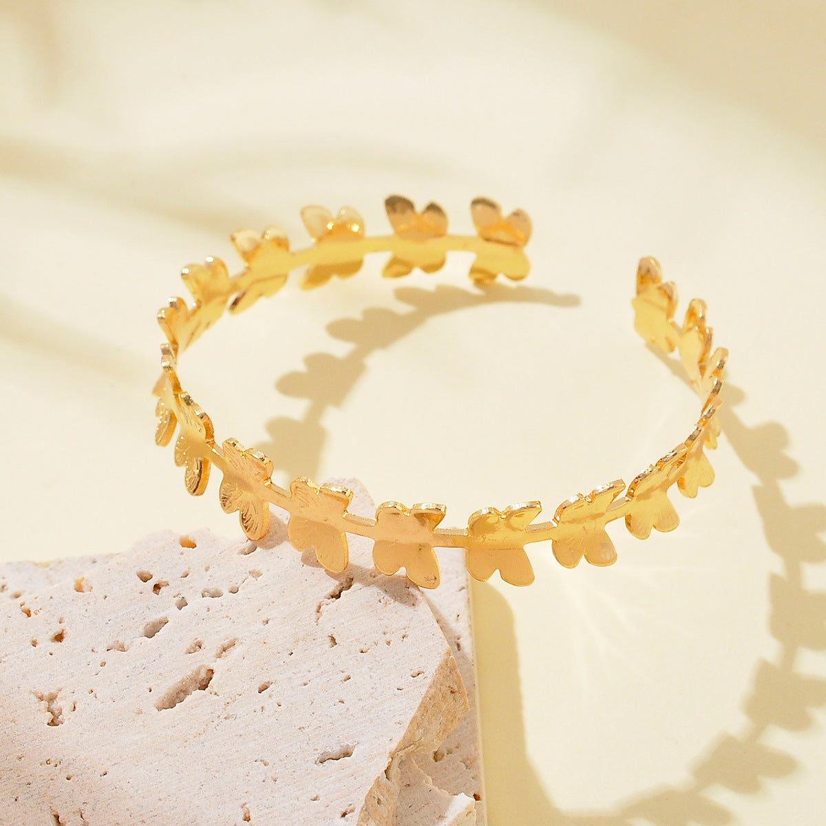 Winding Hollow Open-end High-grade Light Luxury Bracelets
