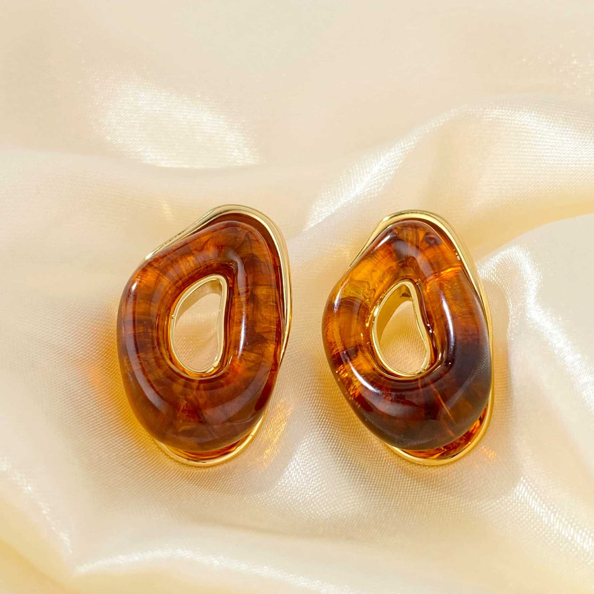 Women's Retro Irregular Niche Design Color Resin Light Luxury Temperament Rings