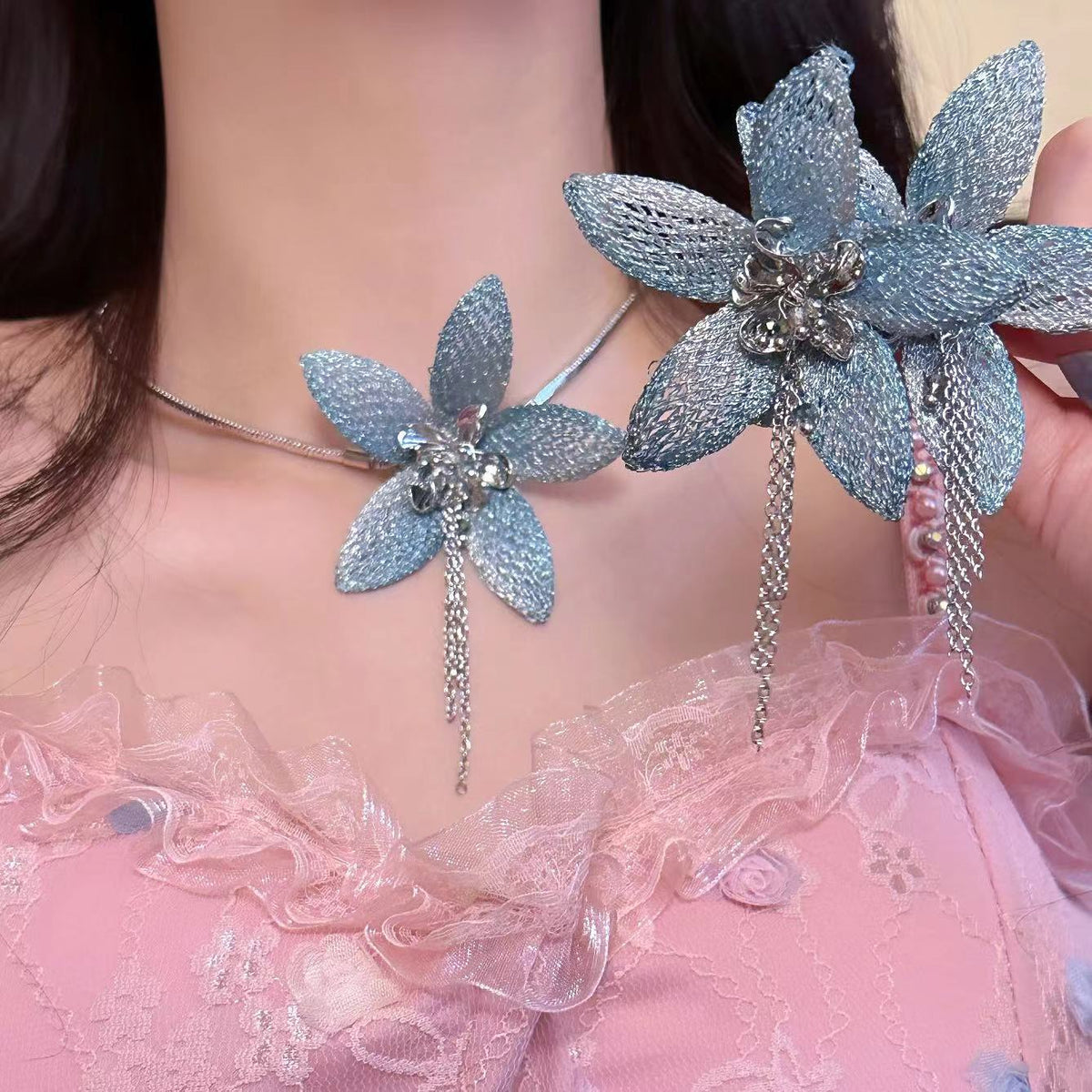 Women's Lace Woven Flower For Exaggerated Classic Style Necklace