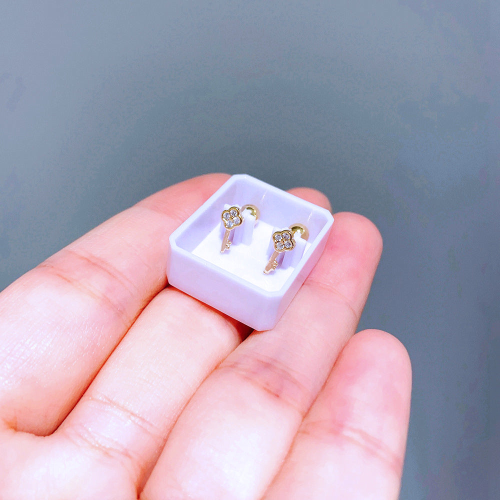 Women's Screw Tightening Buckle Simple Elegant Heart Earrings