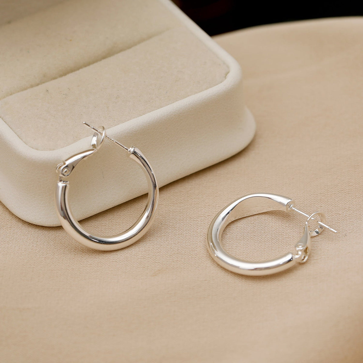 French Style Ear Light Luxury High Sense Beautiful Circle Clip Earrings
