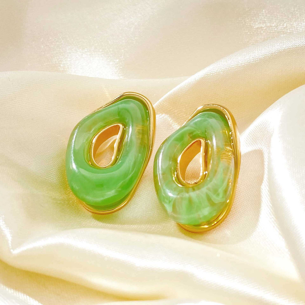 Women's Retro Irregular Niche Design Color Resin Light Luxury Temperament Rings